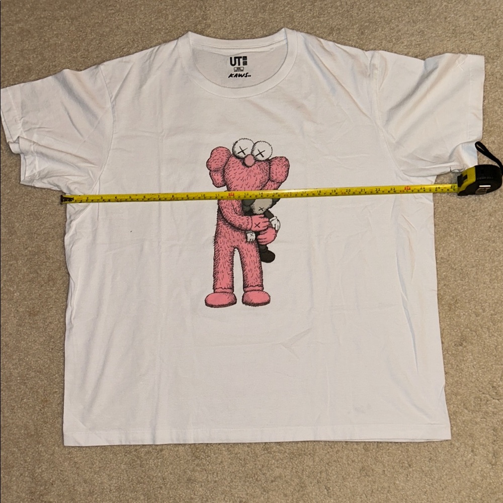 KAWS x Uniqlo UT Pink BFF Hugging Companion T-Shirt White XXL - Picture 6 of 7